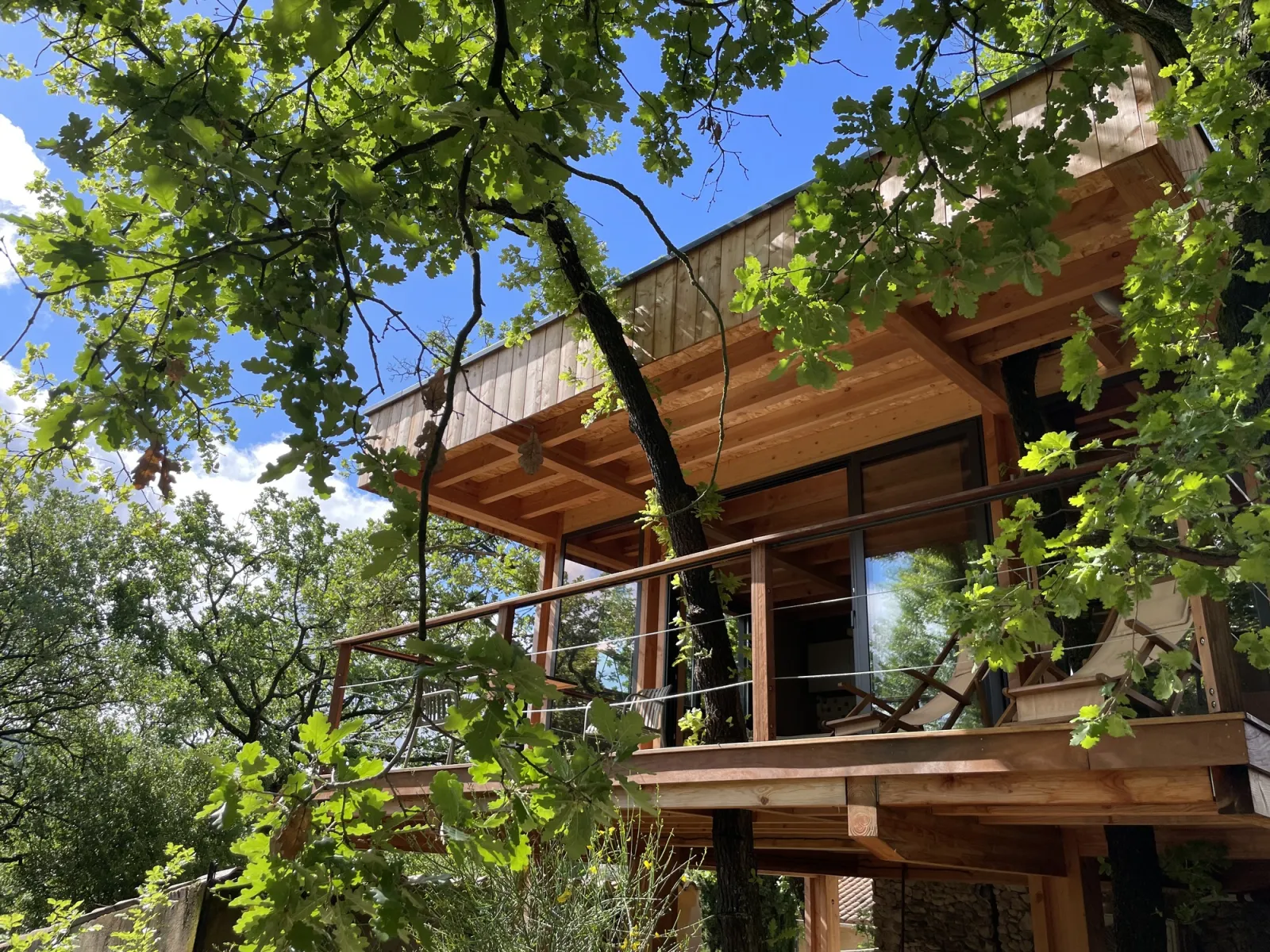 Le Nid en Provence, cabane sur pilotis à Le Puy-Sainte-Réparade