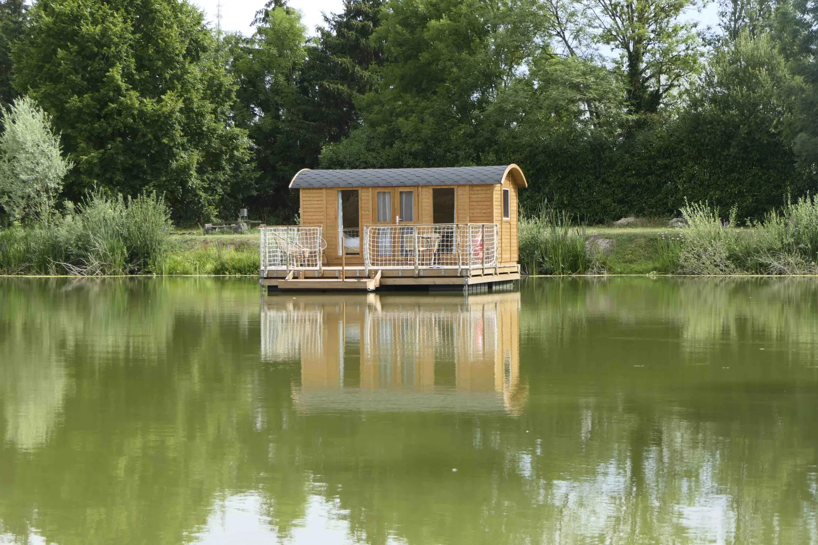 Le Panoramique Flambé, cabane sur l'eau à Givrauval