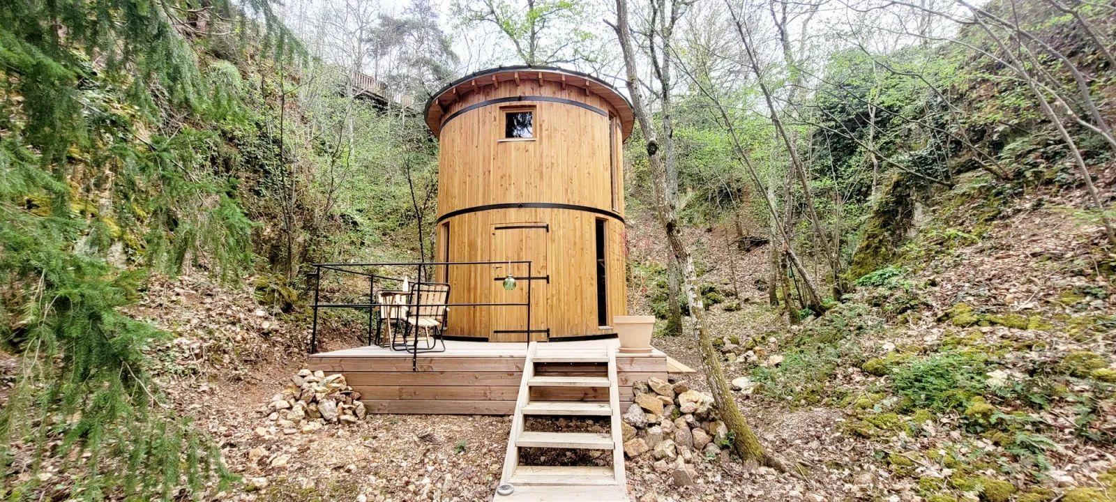 Le To-no, cabane au sol à Quincié-en-Beaujolais