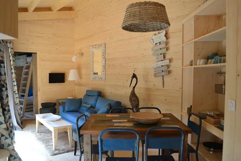 Lodge Azur, cabane sur pilotis à Magné