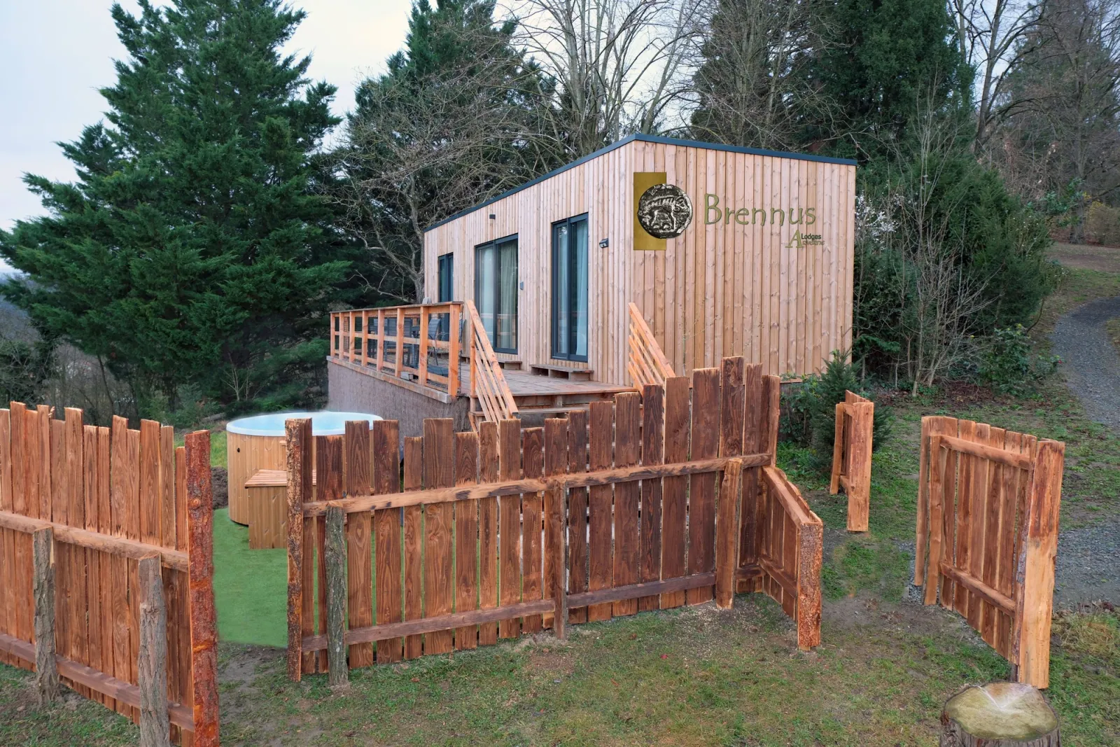 Lodge Brennus, cabane sur pilotis à Vic-le-Comte
