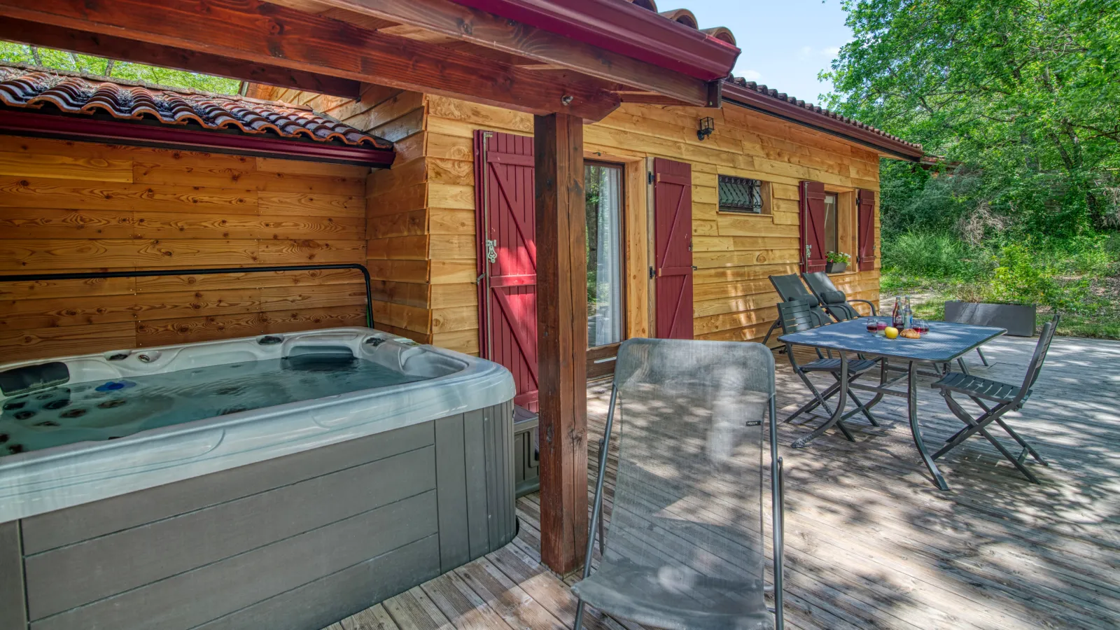 Lodge de la Male, cabane au sol à Puygaillard-de-Quercy