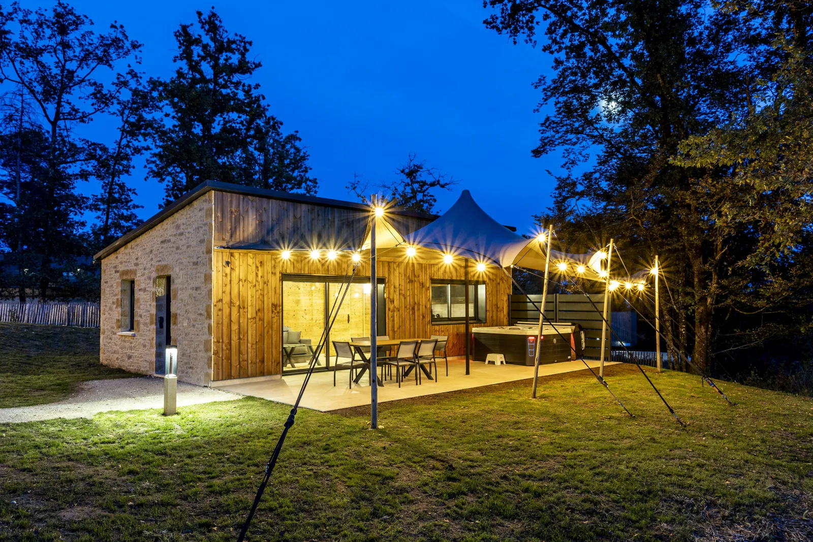 Lodge des Oliviers, cabane au sol à Sarlat-la-Canéda