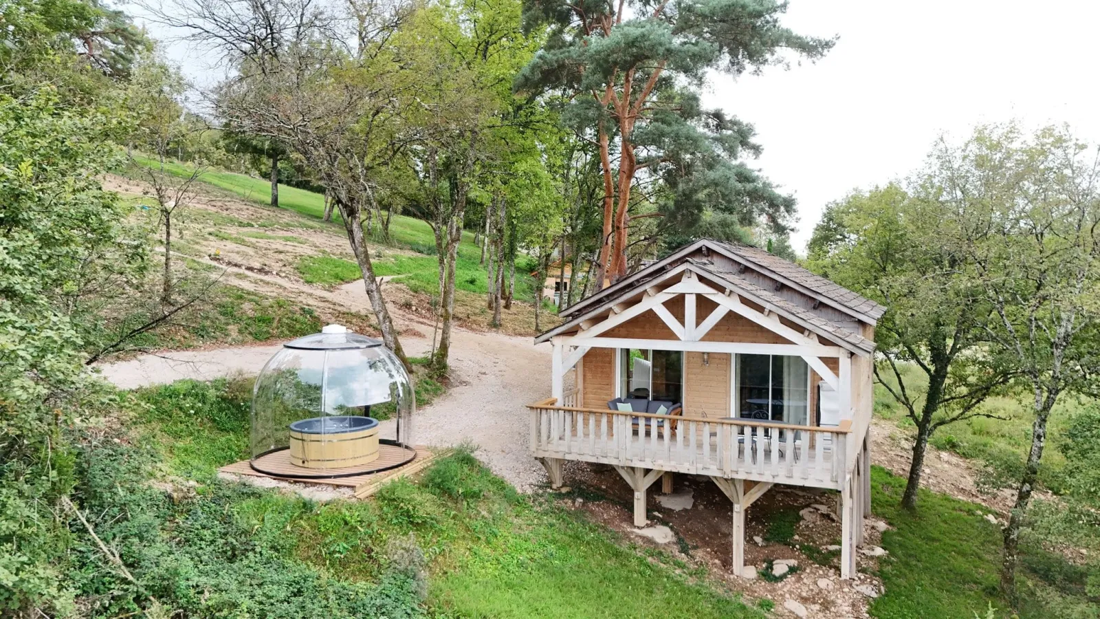 Lodge du Bétet, cabane sur pilotis à Serrières-sur-Ain