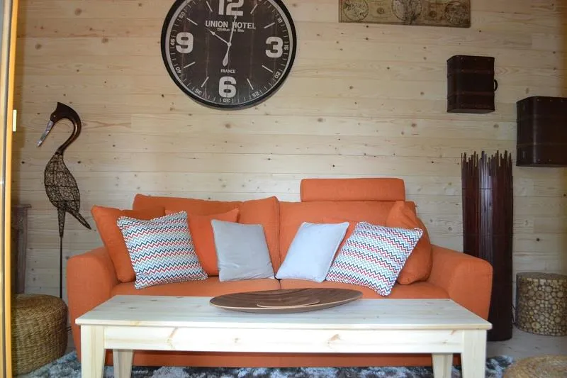 Lodge Évasion, cabane sur pilotis à Magné