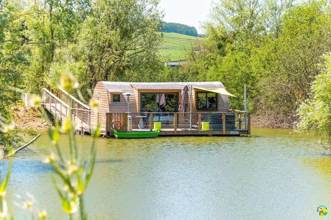 Lodge flottant Grenouilles, cabane sur l'eau à Chablis
