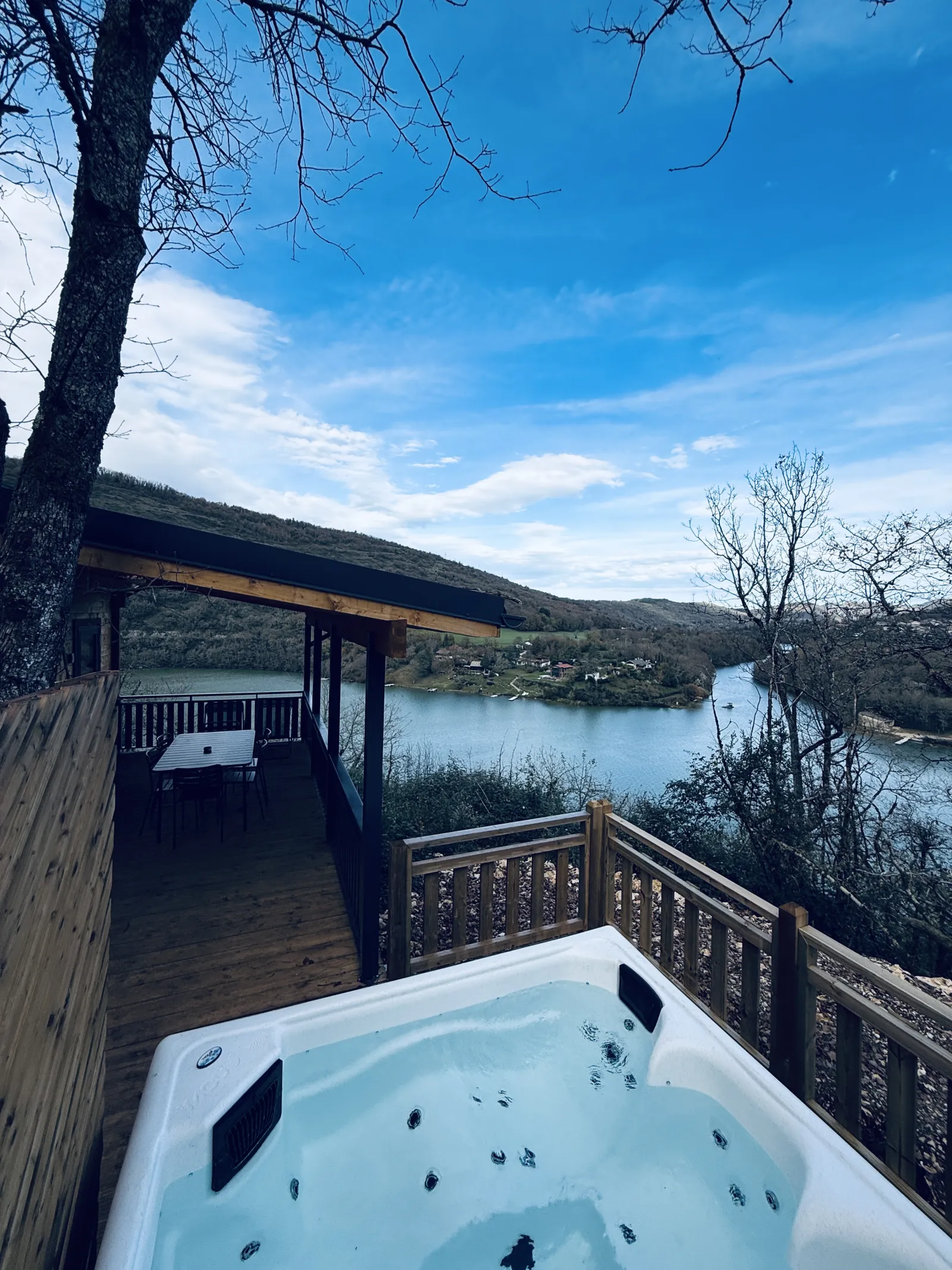 Lodge l'Épervier, cabane sur pilotis à Serrières-sur-Ain