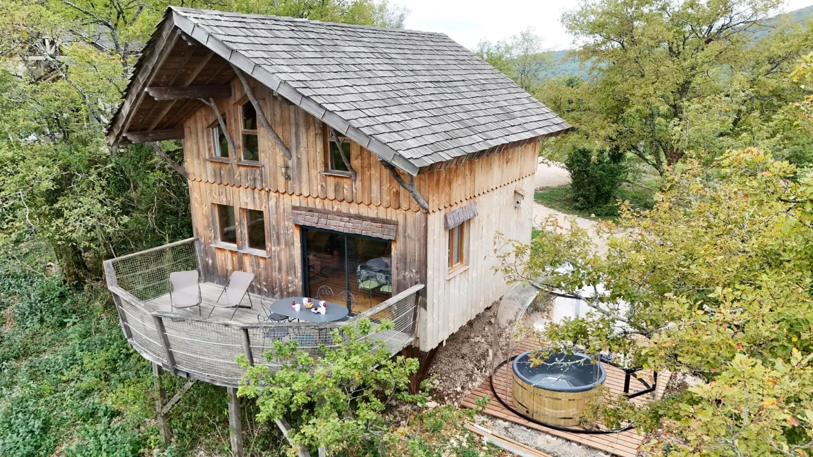 Lodge La Fustière, cabane sur pilotis à Serrières-sur-Ain