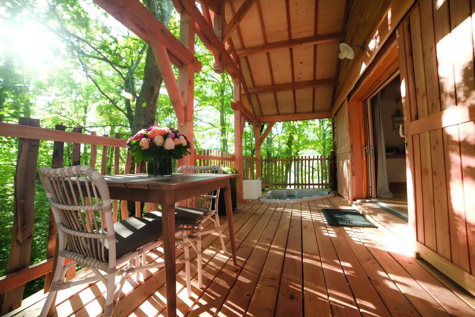 Lodge Natura & Spa, cabane dans les arbres à Gardegan-et-Tourtirac