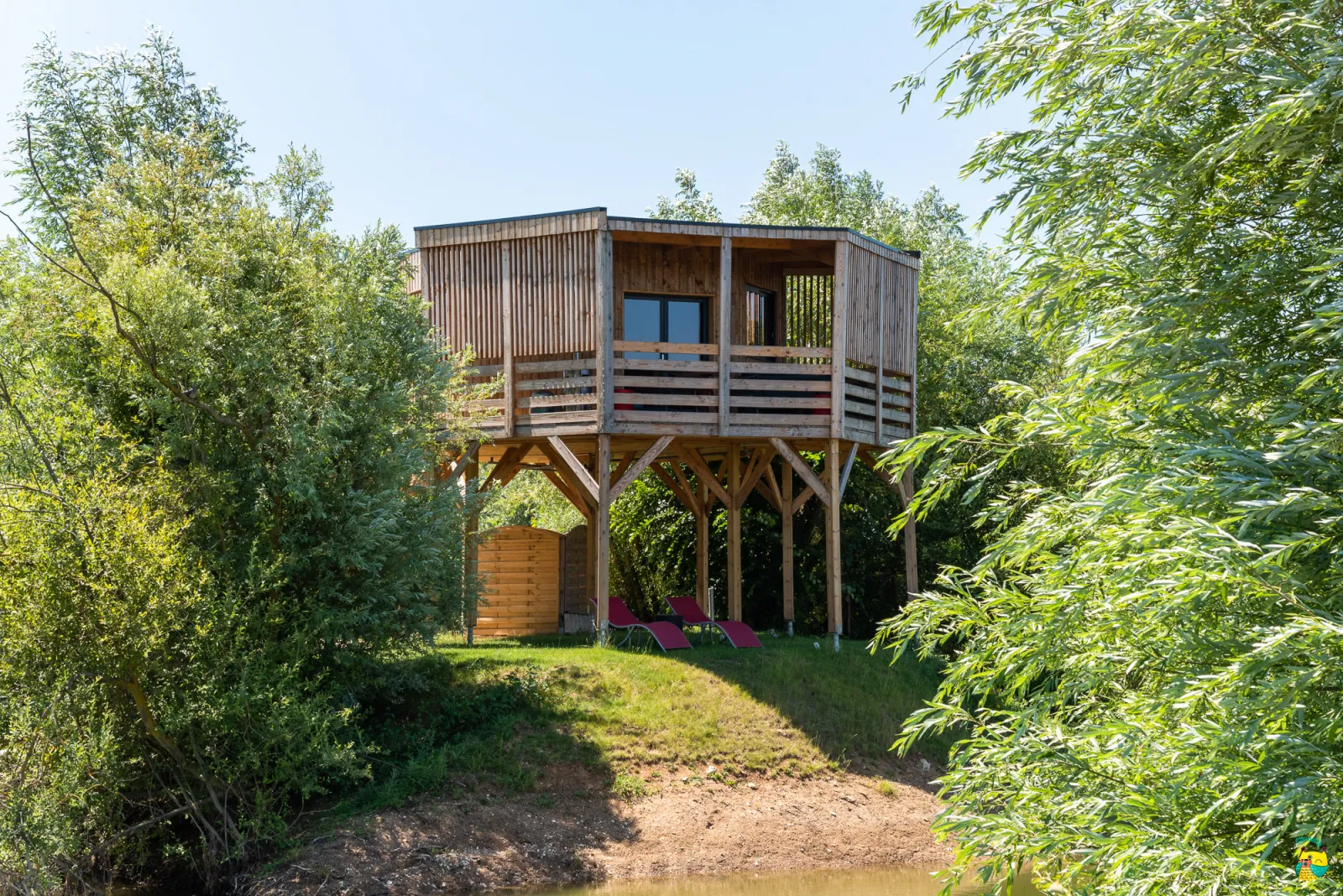 Lodge pilotis Vaudésir, cabane sur pilotis à Chablis