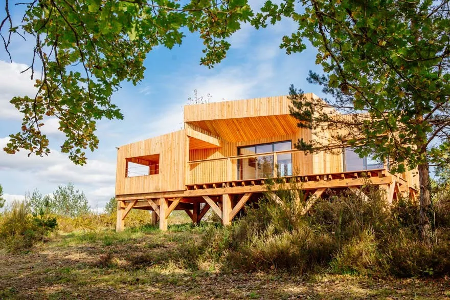 Lodge Spa Grand Air, cabane au sol à Saint-Félix-de-Reilhac-et-Mortemart