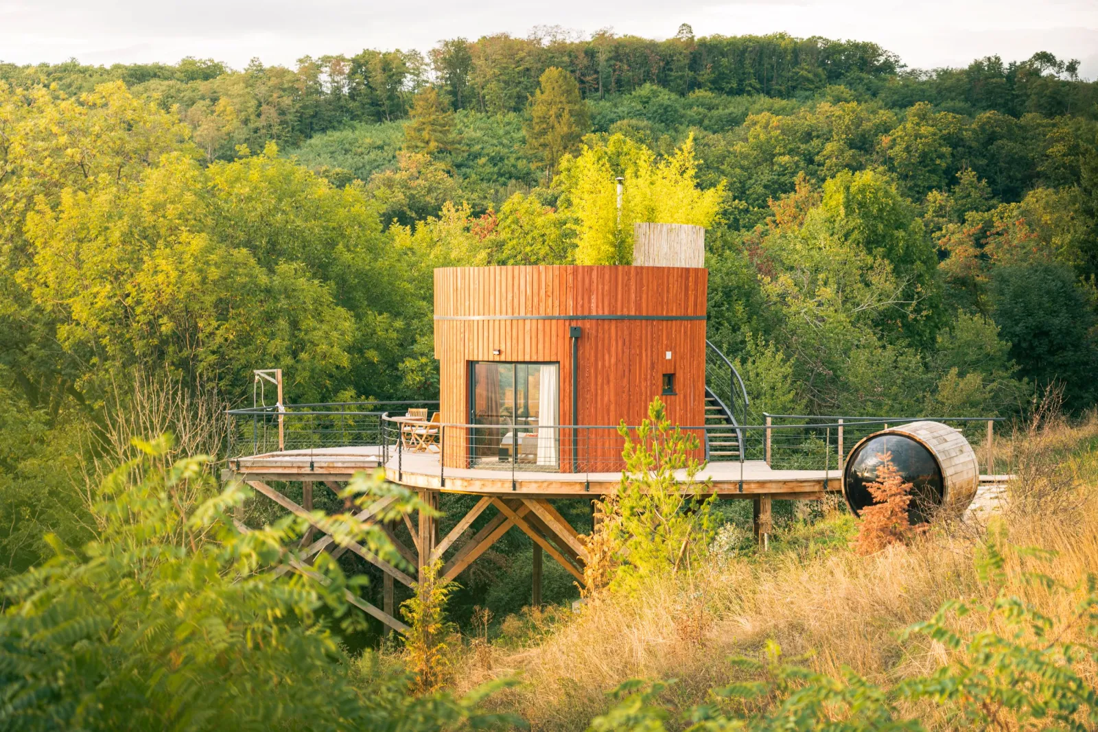 Lodge Spa & Sauna Zen, cabane sur pilotis à Gillonnay