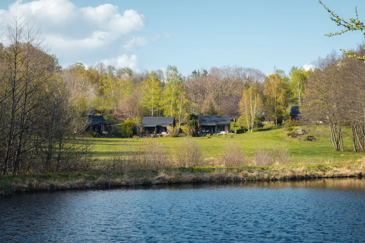 Lodges avec spa de l'Artense, cabane au sol à Marchal