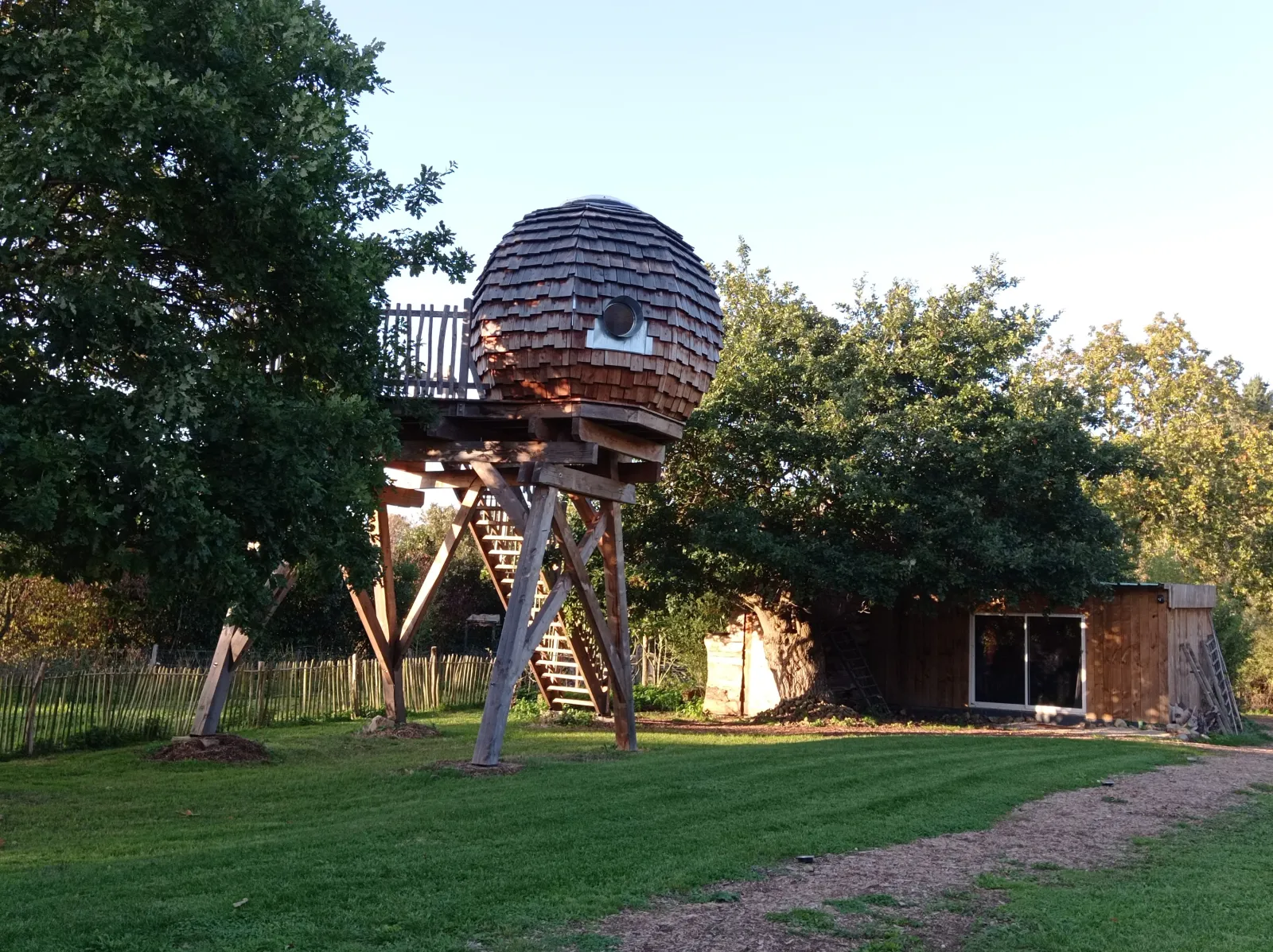 Lov'nid Le Lovelit, cabane dans les arbres à Pléneuf-Val-André
