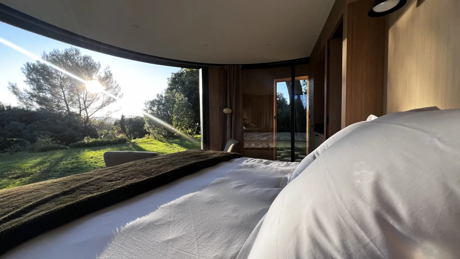 Lumi-pod du Haras de Castellane, hébergement insolite à Pertuis