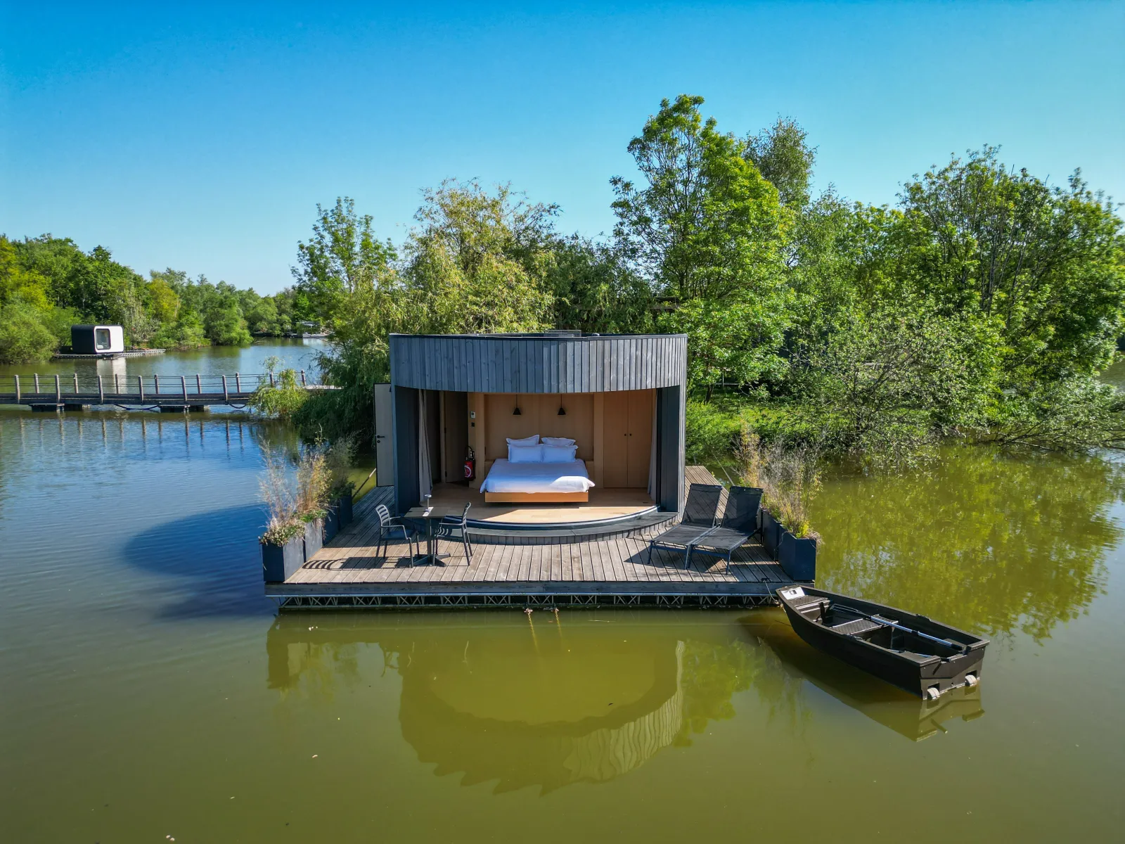 Lumipod flottant, cabane sur l'eau à Bâgé-Dommartin