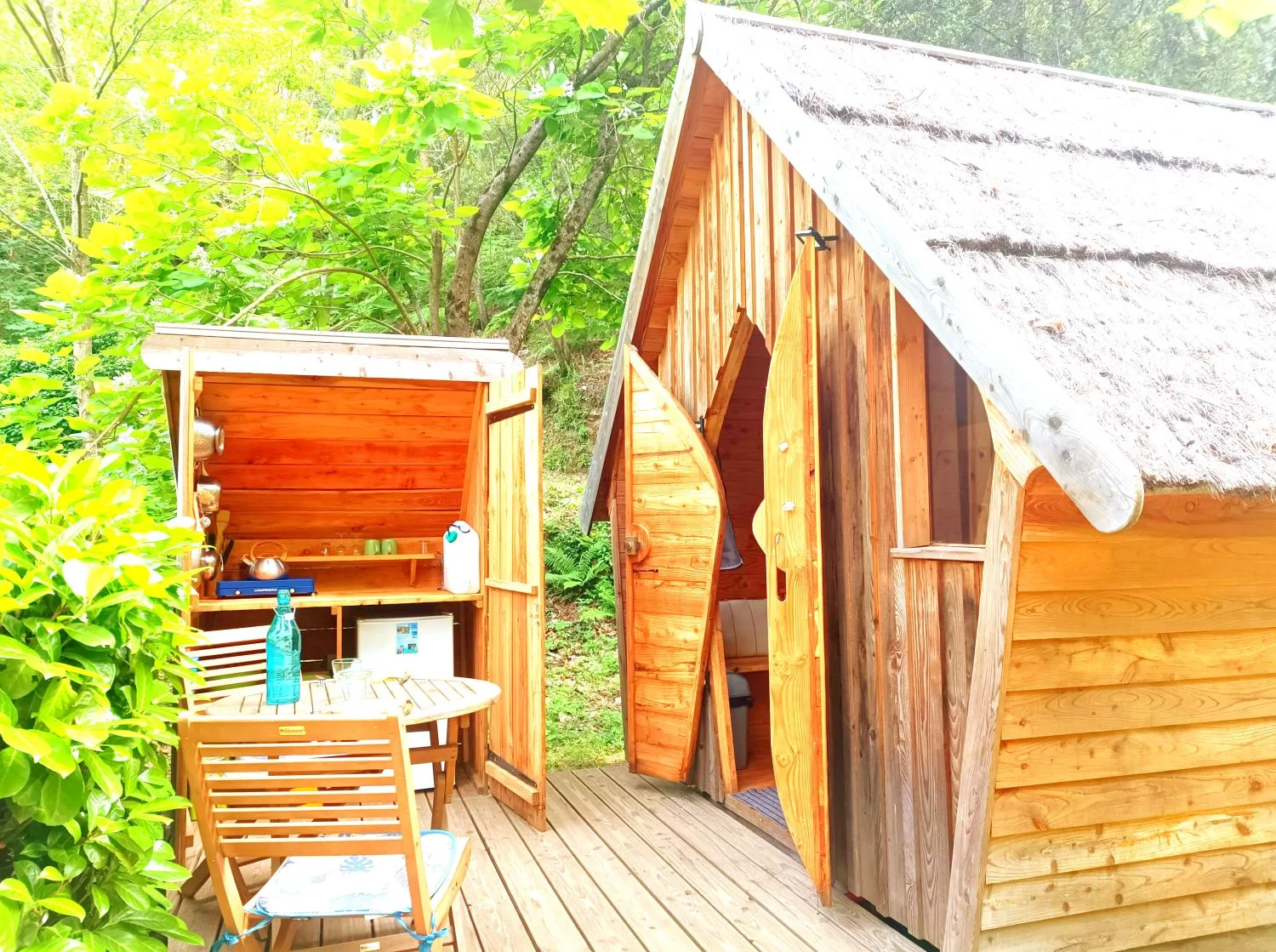 Mini Cabane Figarette, cabane au sol à Peyremale