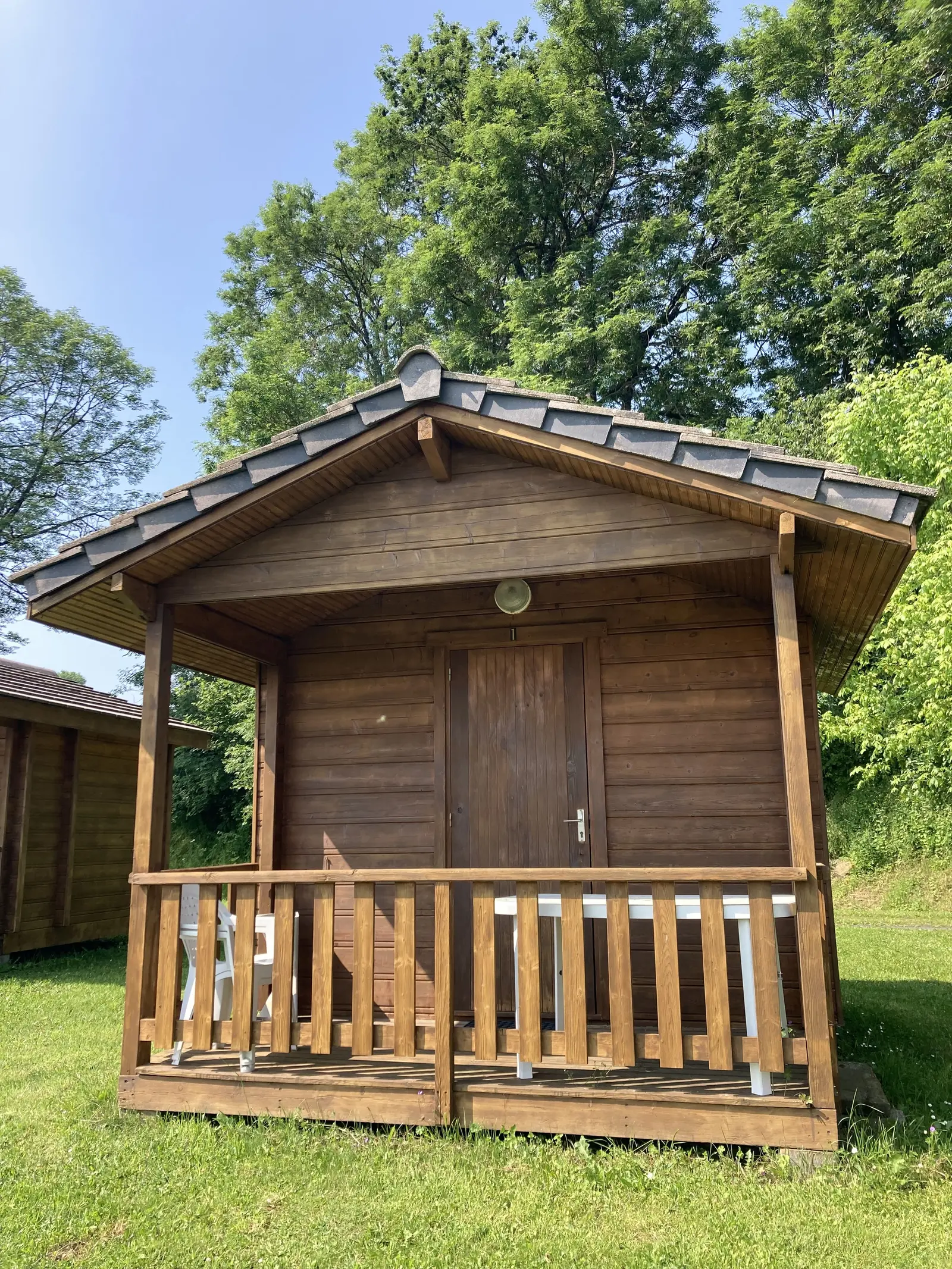 Mini-cabane, cabane au sol à Neuvéglise-sur-Truyère