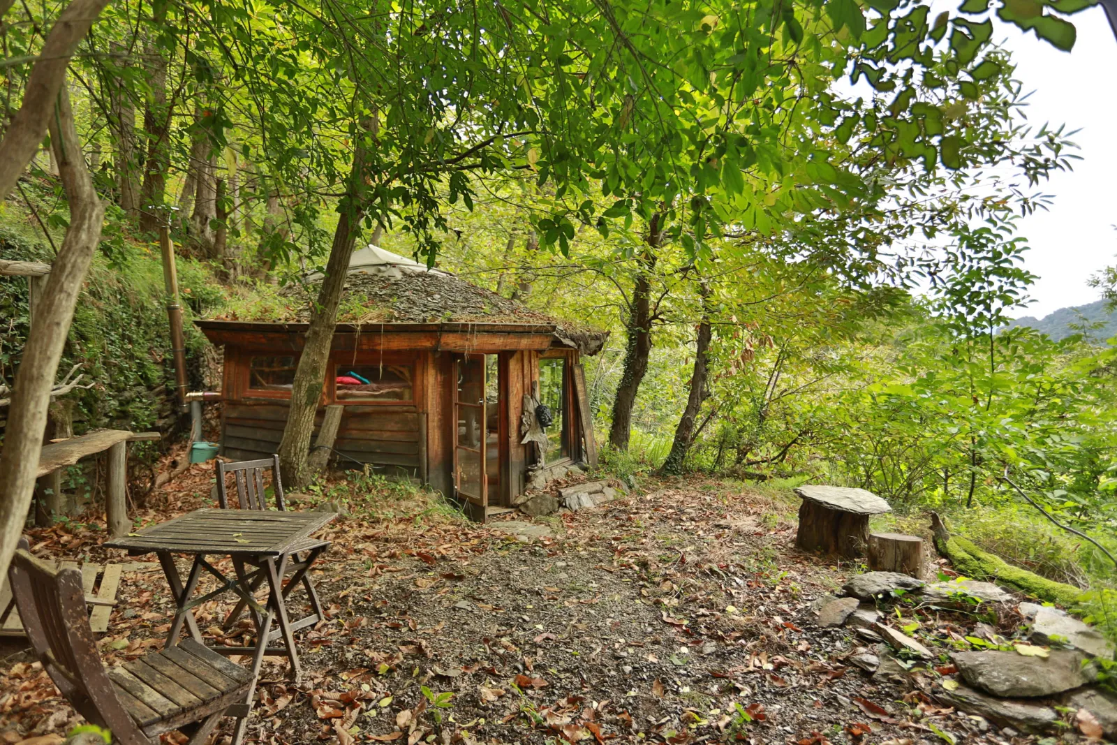Petite cabane dans les bois, cabane au sol à Malons-et-Elze