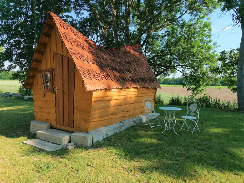 Petite Cabane de la Gare, cabane au sol à Esclavolles-Lurey