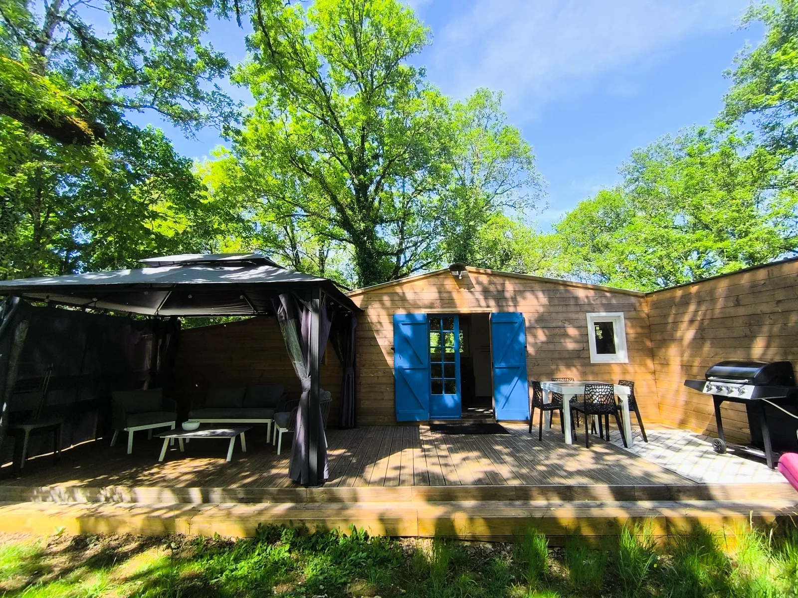 Refuge des Bois de Morphée, cabane au sol à Escamps