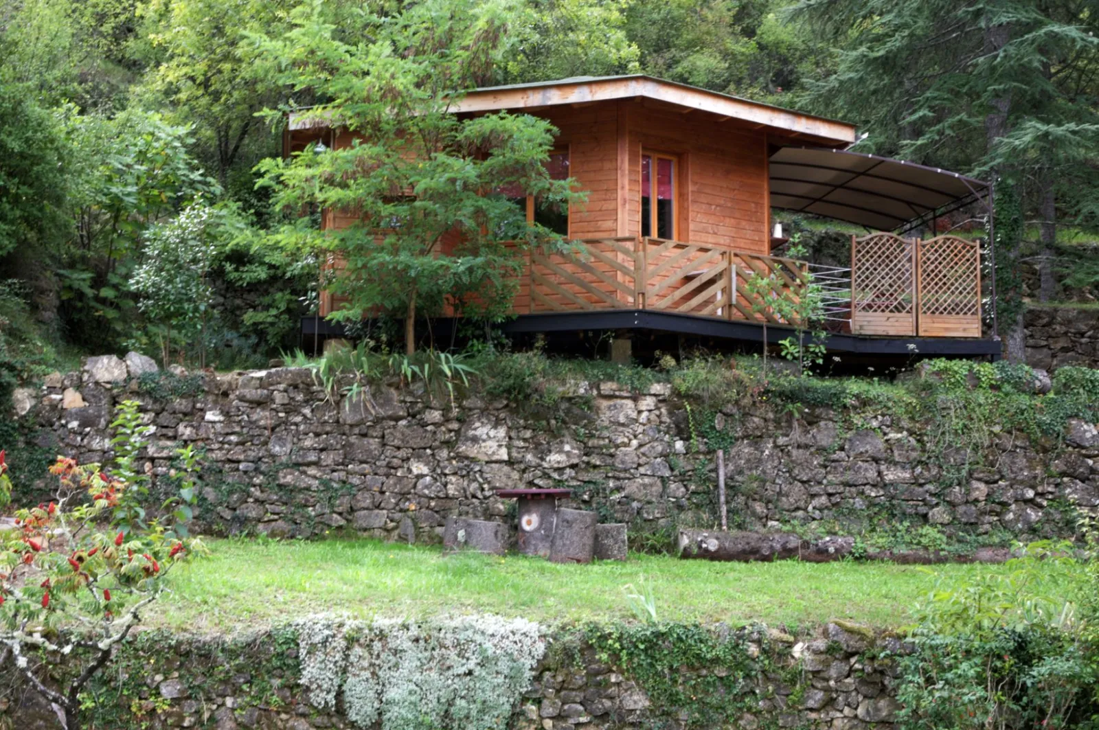 Refuge des Pots Rouges, hébergement insolite à Cros
