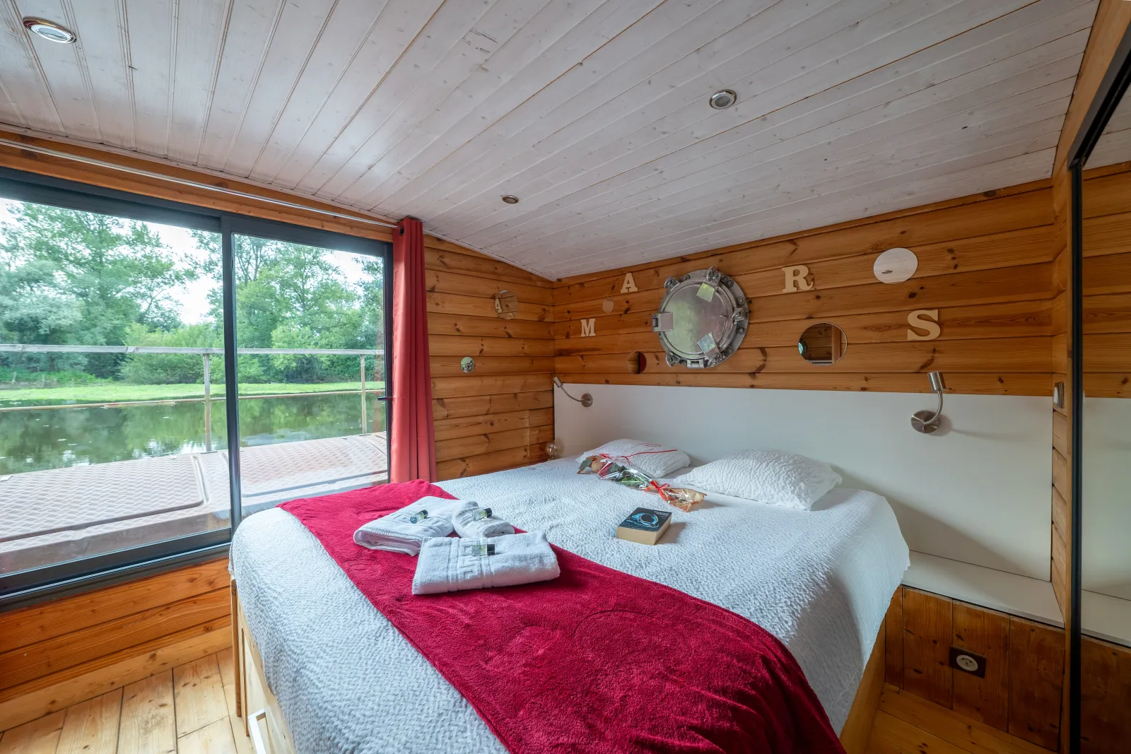 Toue Cabanée Spa à Chassenard, photo 3