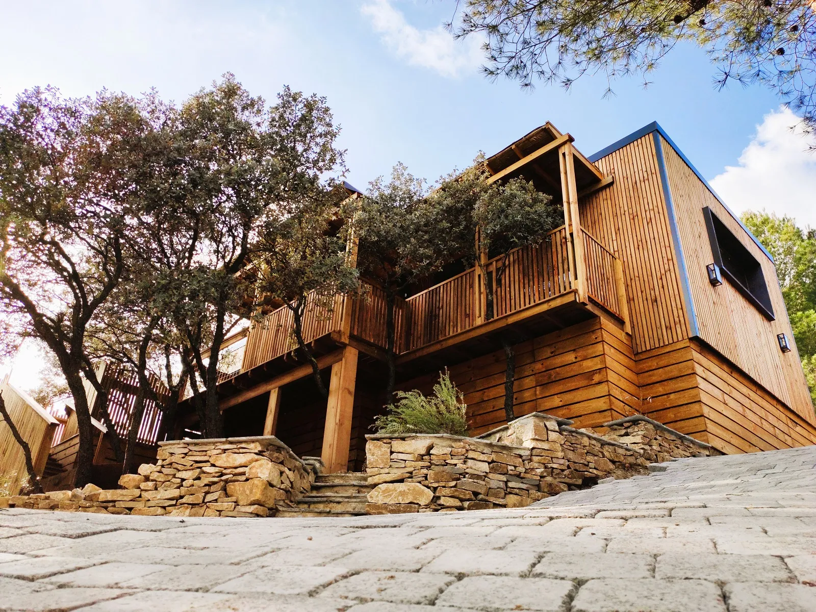 Villa Couple Baignoire, cabane sur pilotis à Calvisson